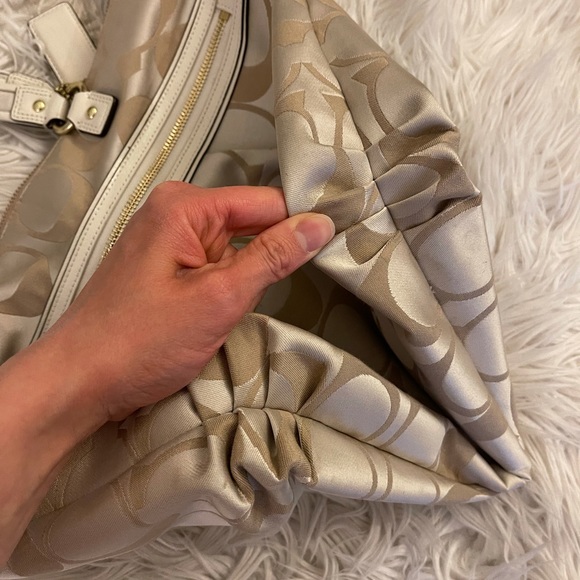 Coach | Poppy | Khaki Signature Tote - Picture 16 of 16